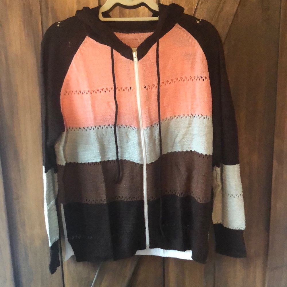 NWOT Women’s crocheted hooded sweater size L but more like a medium